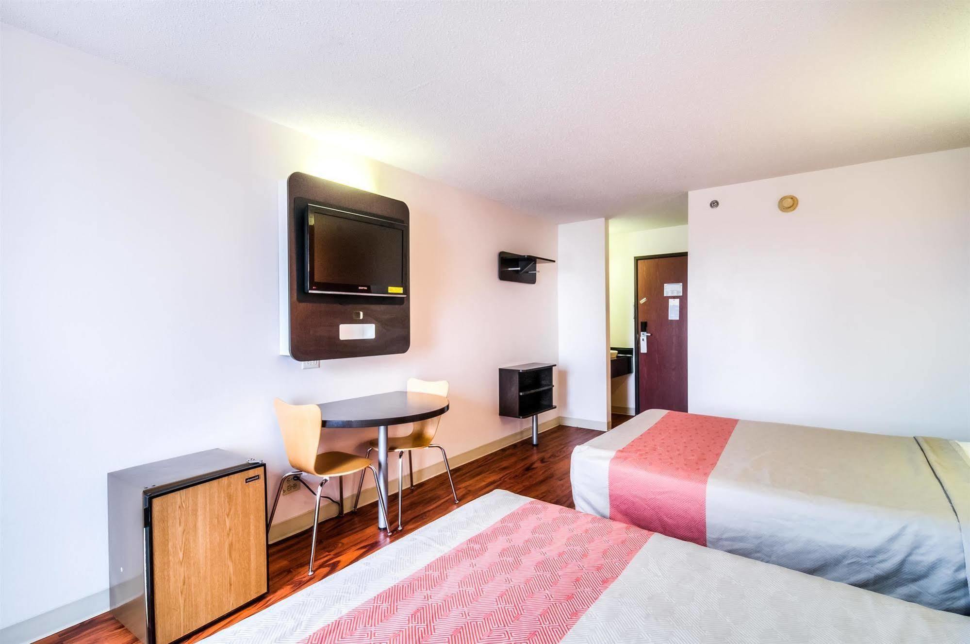 Hotel 6-lansing, Il - Chicago South